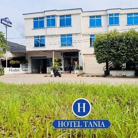 Hotel Tania Caucasia Exteriör bild